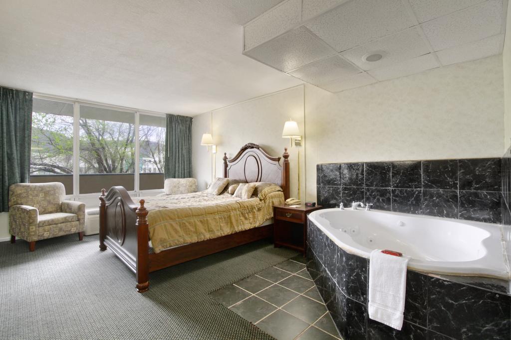 Ramada By Wyndham Roanoke Hotel Luaran gambar